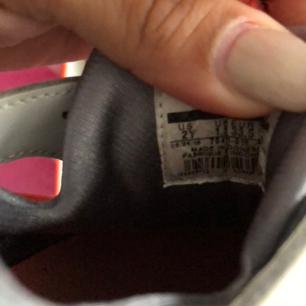Nike sz 2 - Picture 3 of 6